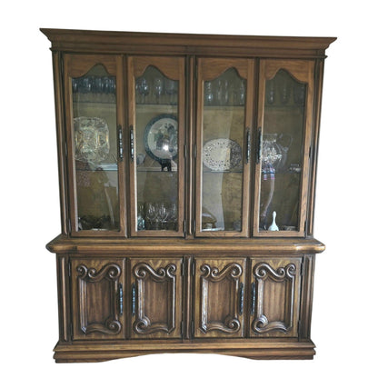 Beautiful Vintage Traditional Stanley Solid Wood China Cabinet