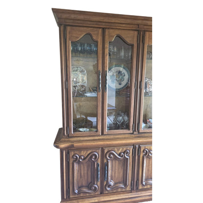 Beautiful Vintage Traditional Stanley Solid Wood China Cabinet